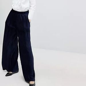J.O.A. Navy Pleated Velvet Wide Leg Pants, fits like medium, tag size S